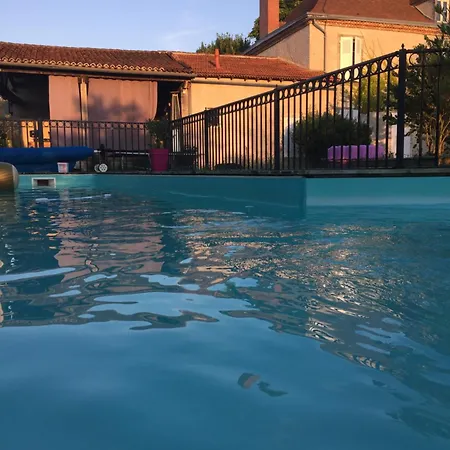 Grand Famille Piscine Climatise Casa de Férias Vendat